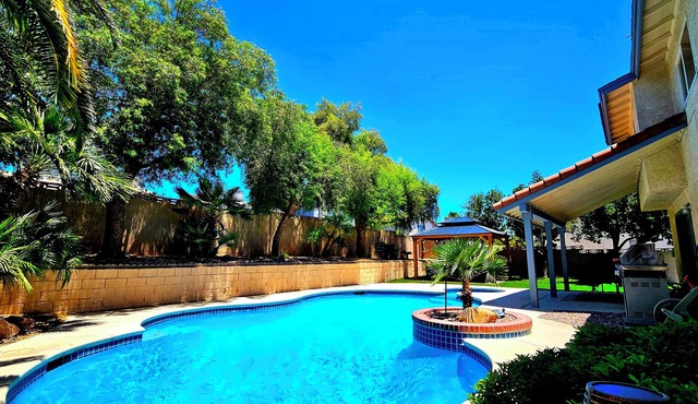 Families! Get-a ways! Vegas Vacation Haven, 4BD/3BT/Pool/Spa/BBQ