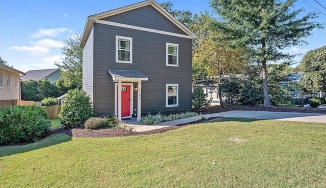 Families or groups! 6 guests! A downtown cottage, convenient to major highways