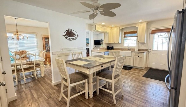 FAMILIES/RETIREES - 3 houses to Beach/Boardwalk/Restaurants/Prof.Clean