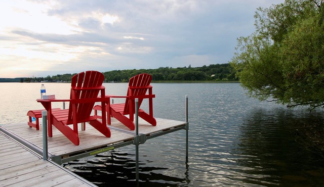 Families vacation waterfront cottage