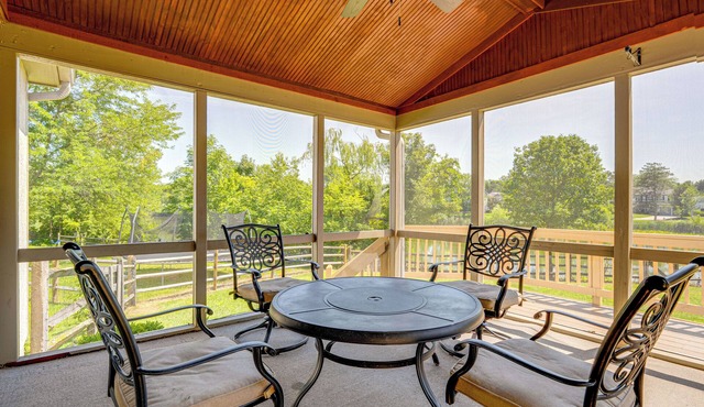 Families Welcome: Lake-View Home, 2 Mi to Gahanna!