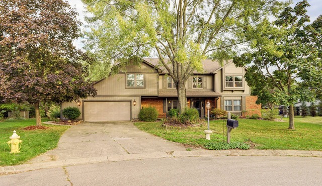 Families Welcome! Spacious Suburban Home in Dayton
