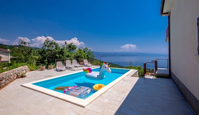 familly - friendly, quiet neighborhood, splendid view,