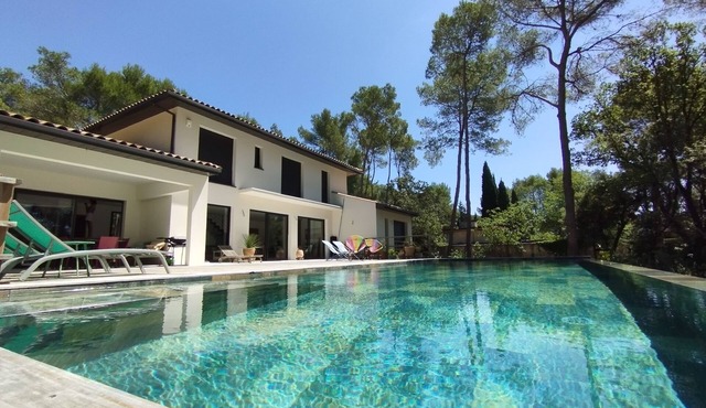 Familly home with large pool and garden near Montpellier