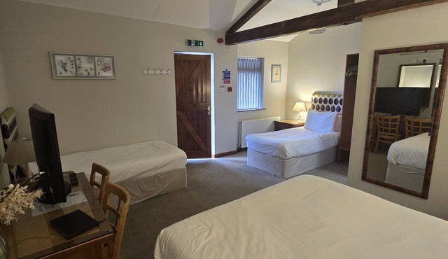 Familly room with ensuite bathroom