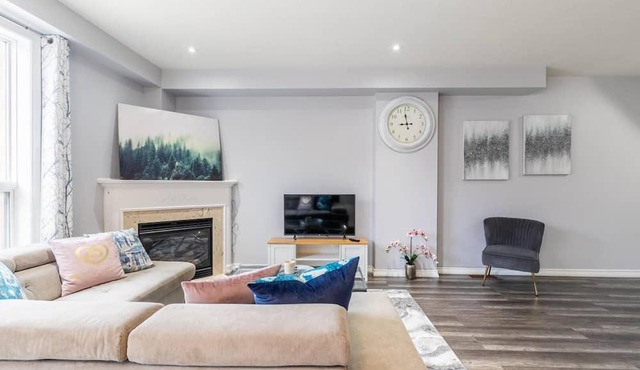 Family 3BR 2.5Bath Townhome. Hot Tub, BBQ, Gym