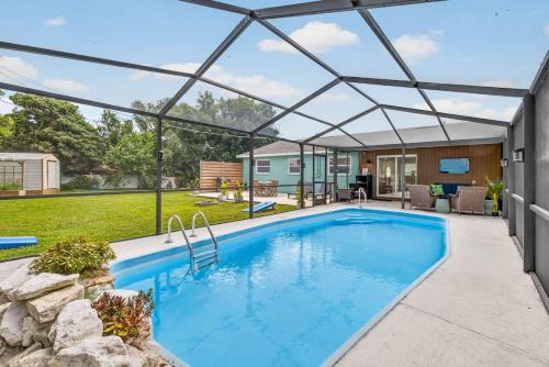 Family 3BR Apollo Beach Oasis Heated Pool BBQ CornHole