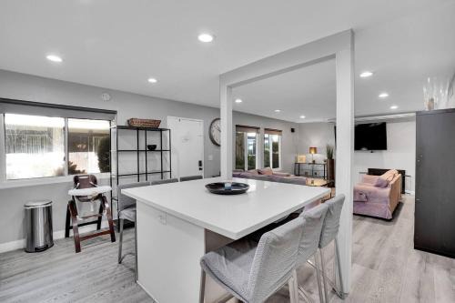 Family 4BR Home 15 min to Disneyland & Beach