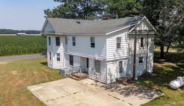 Family 5BR Home – Pets OK, Big Yard and Grill
