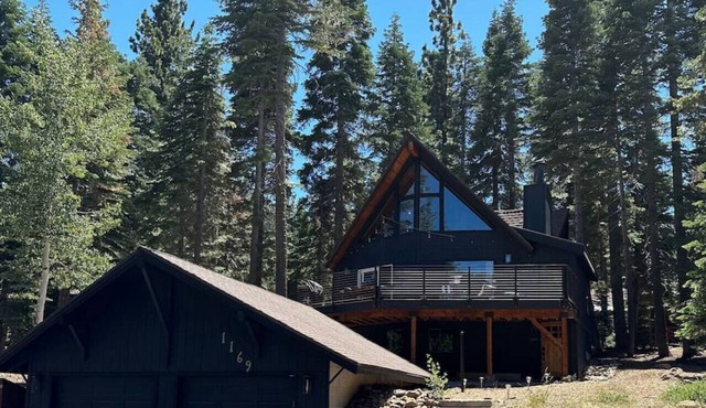 Family A-Frame w/Hot Tub & Game Loft near King’s Beach & Northstar