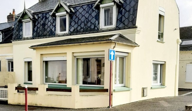 Family accommodation 80 m from the sea and the boardwalk, with a pleasant terrace.