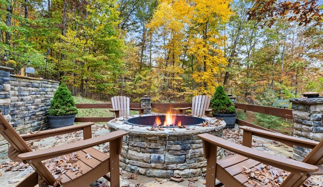 Family Adventure HQ: Great Fire Pit, Huge Porch, Near Town & Trails