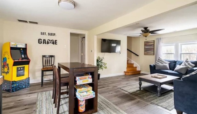 Family Affair in Philly Suburbs - Free Parking