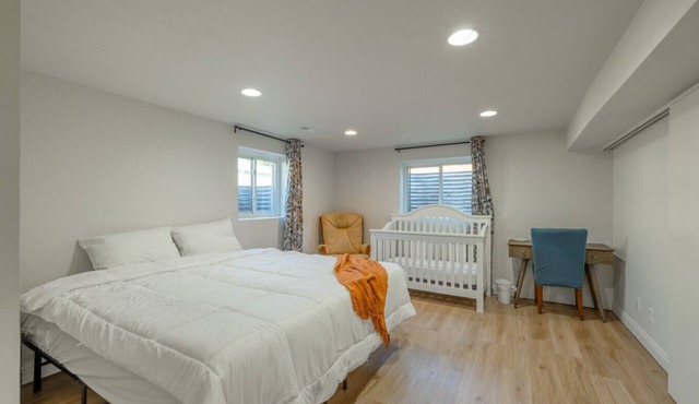 Family Amenities|Pets|Desks|Fenced Backyard