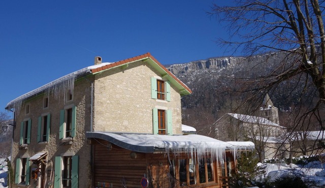 Family and artist's home. Comfortable gîte. Vercors. Hiking. Snowshoeing