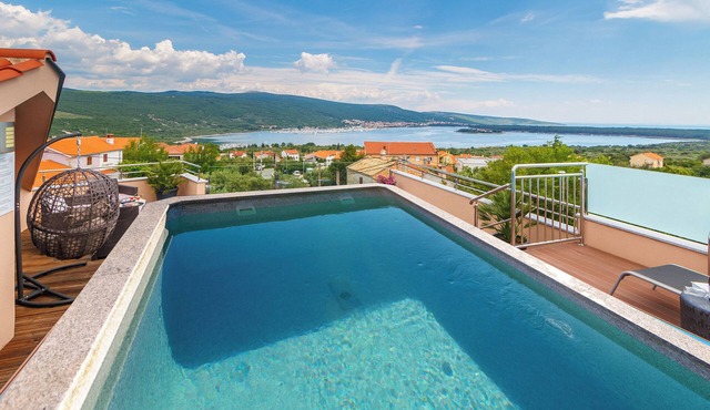 Family and child-friendly 5* villa with pool, games and fitness room
