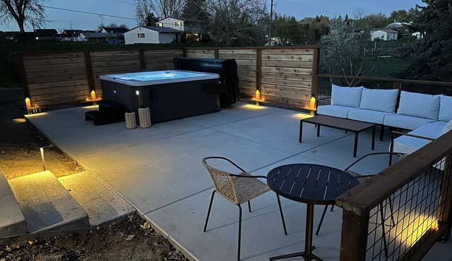 Family and dog-friendly getaway with patio, firepit and private hot tub