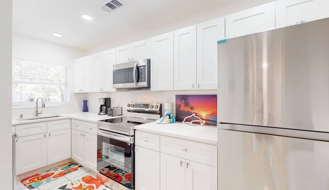 Family and dog friendly, centrally located, close to parks, shopping and beaches