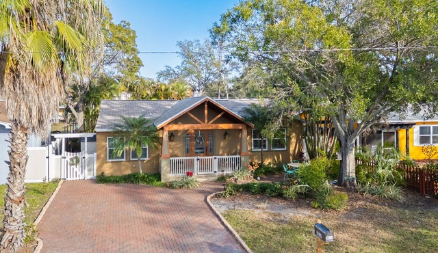 Family and dog friendly beach cottage w/pool & grill in quaint seaside village