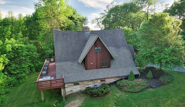 Family and Dog Friendly Home near historic racetrack and downtown w/a fire pit.