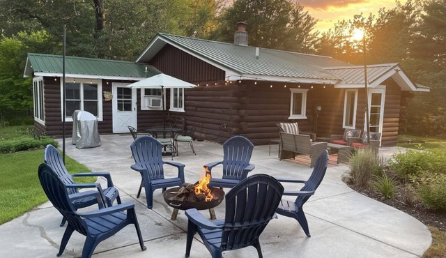 Family and Friends Retreat: Relax and Reconnect in Private Cabin in the Forest