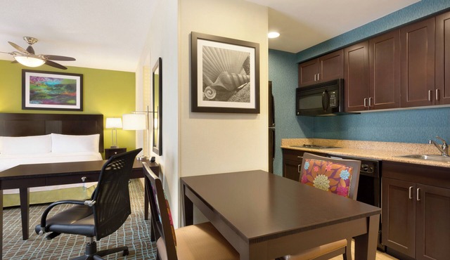 Family and Friends Vacay! 3 Spacious Units w/Kitchen and Free Breakfast