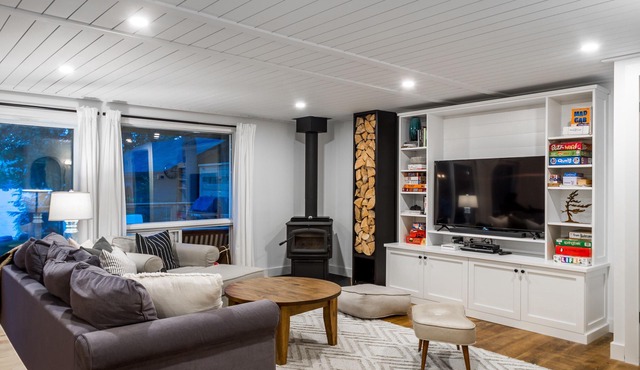 Family And Pet Friendly Lakefront Cottage With Bunkie On Oxtongue Lake