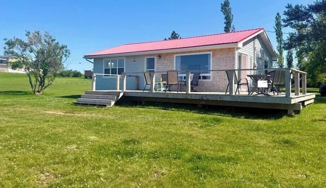 Family and Pet Friendly Ocean Front Beach Access Cottage in Tatamagouche