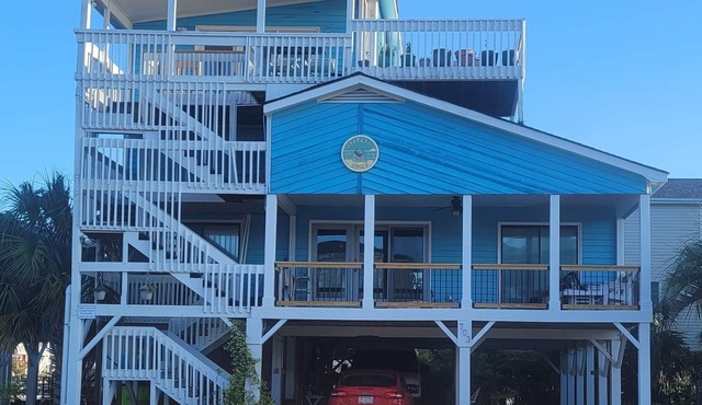 Family and Pet Friendly, steps from the beach