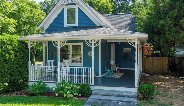 Family And Pet Friendly Bungalow, Kids Corner, Gated Yard And Fire Pit