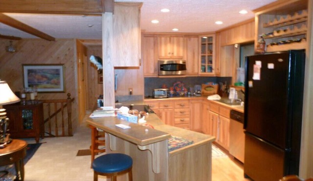 Family And Pet Friendly Riverside Mountain Retreat