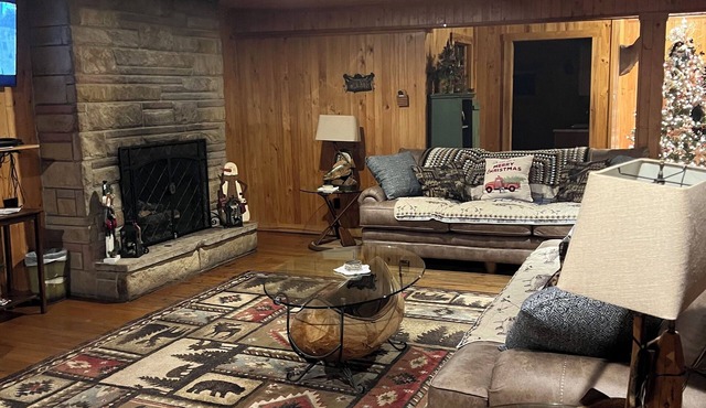 Family and Pet friendly, Lodge is 20 mins From Penn State, State College PA