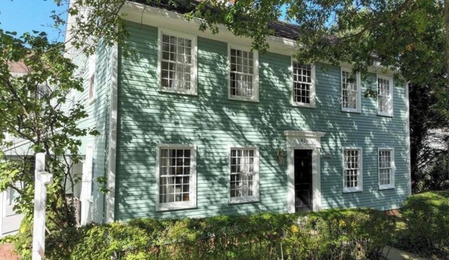 Family and pet friendly 2-bedroom apartment in the historic section Berlin