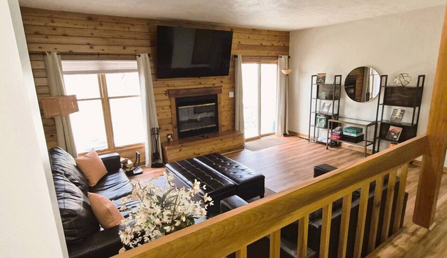Family and pet-friendly, 2 Bedroom, 2 Bath, private townhome with wood-burning fireplace and jacuzzi tub