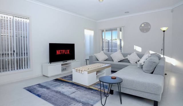 Family And Remote Work Friendly-Only 4 Minutes from The Pacific Werribee