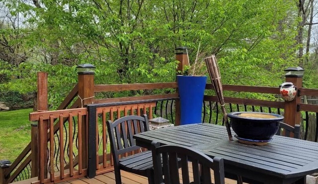 Family and small dogs friendly. Close to interstate, 15 minutes from Nashville