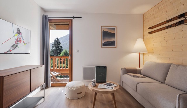 Family apartment 4 adults + 4 children, near village, parking