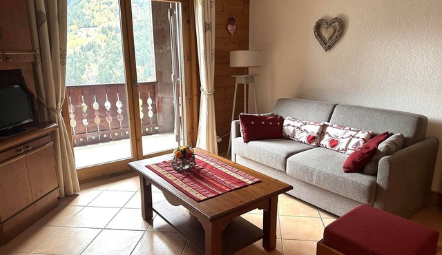 Family apartment with south balcony and parking in residential area