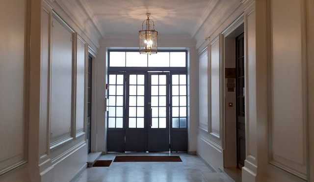 Family apartment 1 station St Lazare