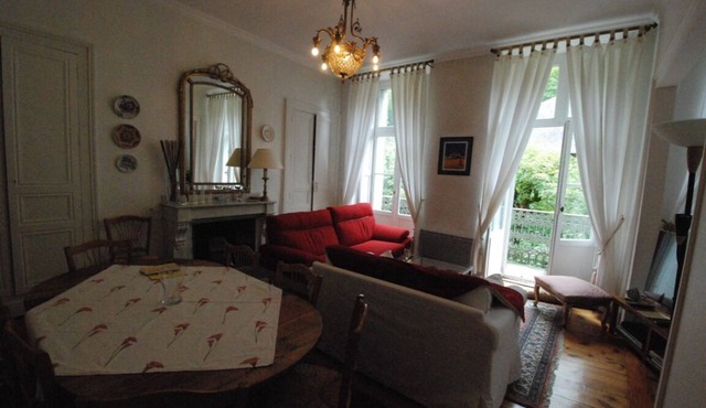 Family apartment 5 ' walk from the Crémaillère Express and the thermal baths