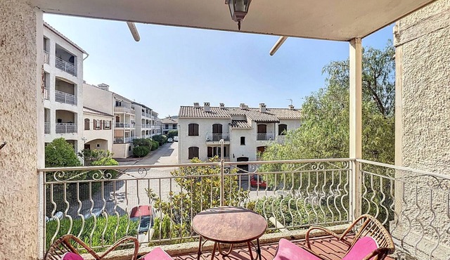 Family apartment near the beach with parking