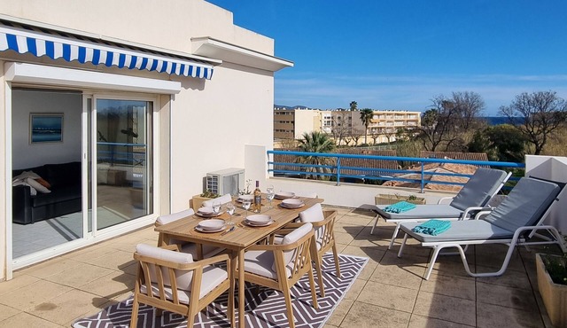 Family apartment 8 minutes from the sea and 50m2 roof terrace!