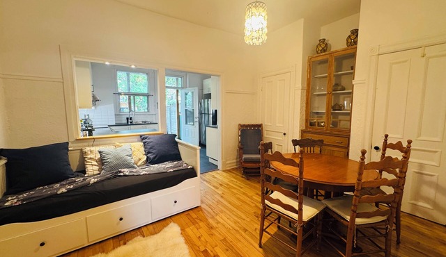 Family apartment-Metro Beaubien with Parking