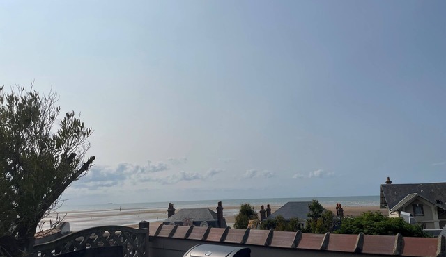 Family apartment - sea view - 2 roof terraces - Houlgate town center