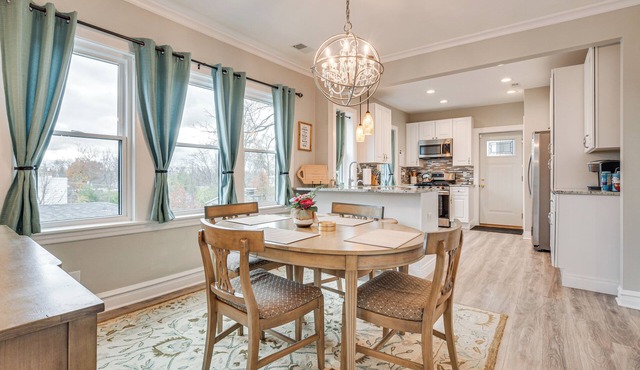 Family Apartment w/Deck + Yard Near Northwestern