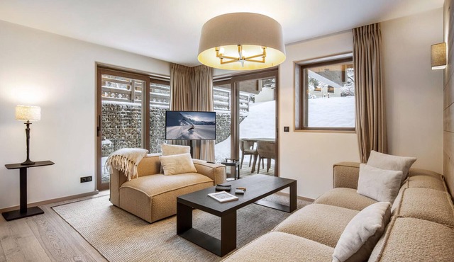 Family apartment with terrace and wifi, close to slopes in Courchevel Le Praz