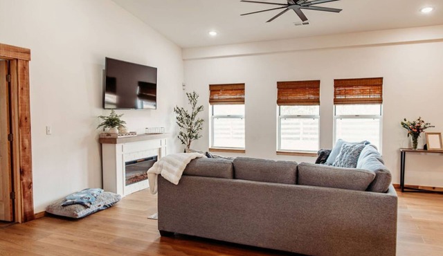 Family Barndo - Sleeps 11 - Near Ark - Pet-Friendly