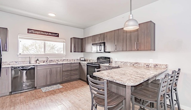 Family Base Near Waterpark, Zoo, and Yellowstone