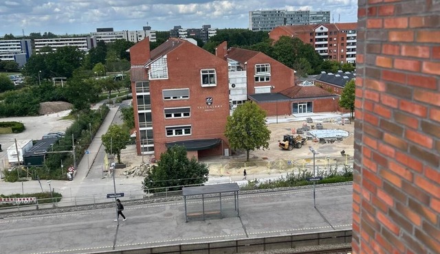 Family Beach Apartment · Near Metro, Shops & Attractions