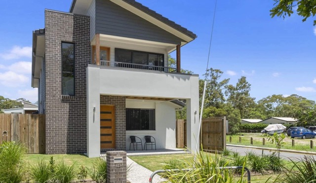 FAMILY BEACH HOLIDAY HOUSE